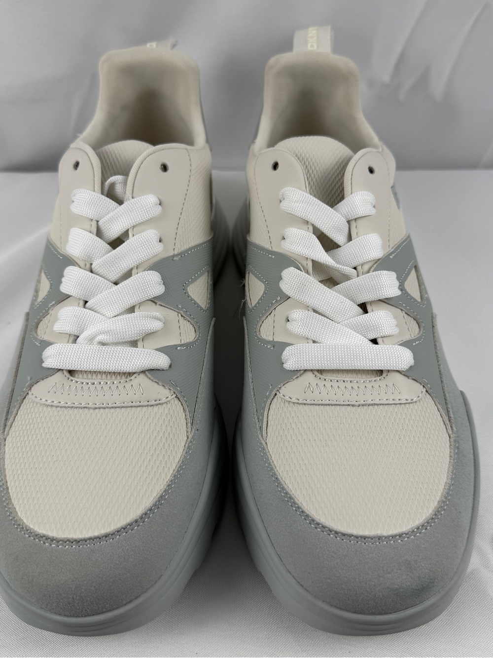 DKNY Zanira Women’s Sneakers Size 10 White Gray New Without Box